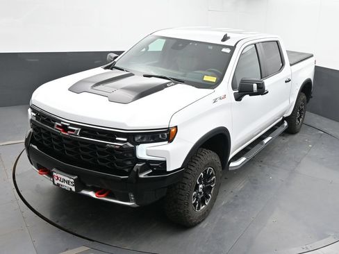 Used 2024 Chevrolet Silverado 1500 ZR2 w/ Technology Package AWD/4WD image 15