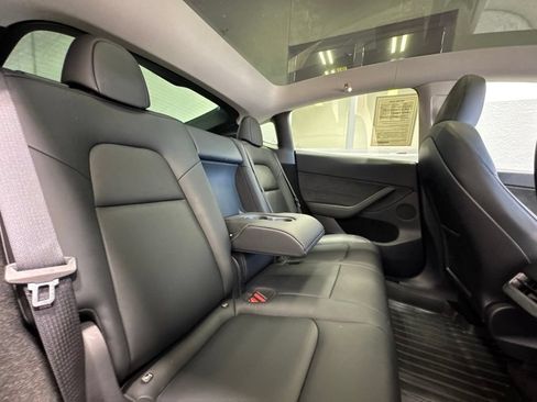 Used 2023 Tesla Model Y Long Range AWD/4WD image 22