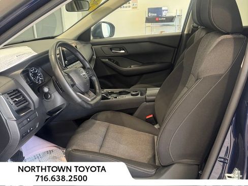 Used 2025 Nissan Rogue SV AWD/4WD image 11