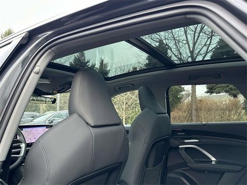 Certified 2025 Audi Q5 Premium Plus w/ Premium Plus image 18