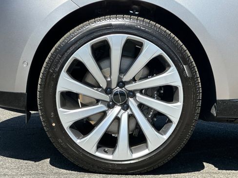 New 2026 Land Rover Range Rover Long Wheelbase Autobiography image 13