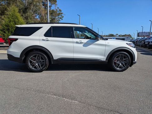New 2026 Ford Explorer ST-Line w/ ST-Line Street Pack image 3