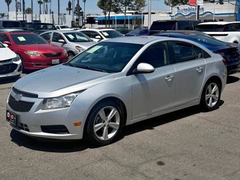 Used 2014 Chevrolet Cruze LT FWD image 2