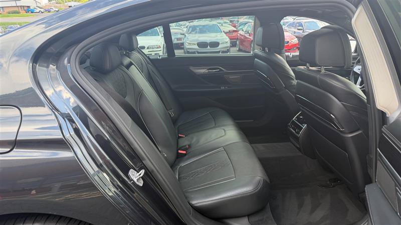 Used 2018 BMW 750i RWD image 17