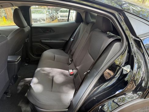 Used 2025 Toyota Prius LE image 32