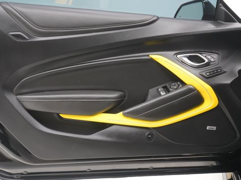 Used 2020 Chevrolet Camaro SS RWD image 14