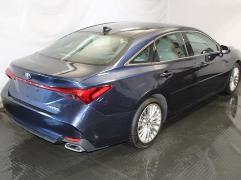 Used 2019 Toyota Avalon Limited w/ All Weather Liner Package FWD image 4