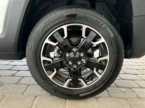 Used 2023 Jeep Renegade Latitude AWD/4WD image 41