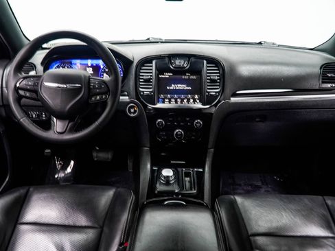 Used 2023 Chrysler 300 S w/ Comfort Group RWD image 5