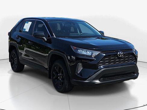 Used 2022 Toyota RAV4 LE FWD image 3