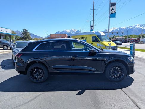 Used 2024 Audi Q8 e-tron Premium Plus AWD/4WD image 2