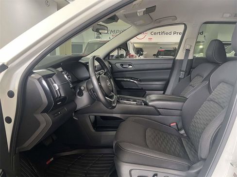 Used 2022 Nissan Pathfinder SV image 17