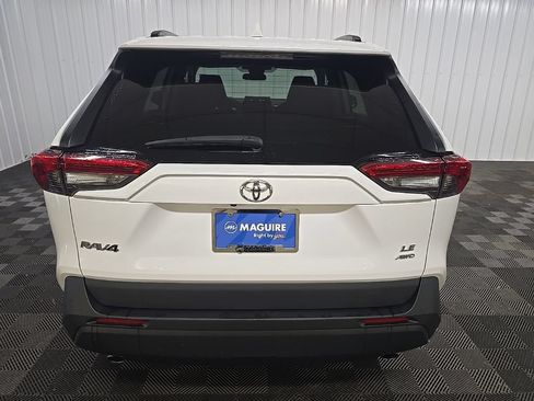 Used 2021 Toyota RAV4 LE AWD/4WD image 11
