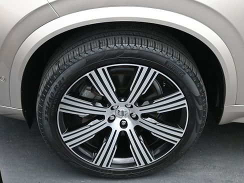 Certified 2024 Volvo XC90 B5 Plus image 4