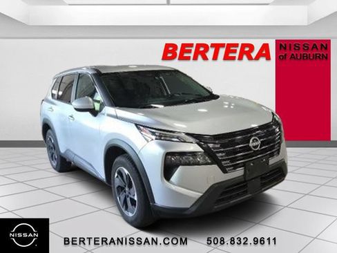 Used 2024 Nissan Rogue SV AWD/4WD image 4