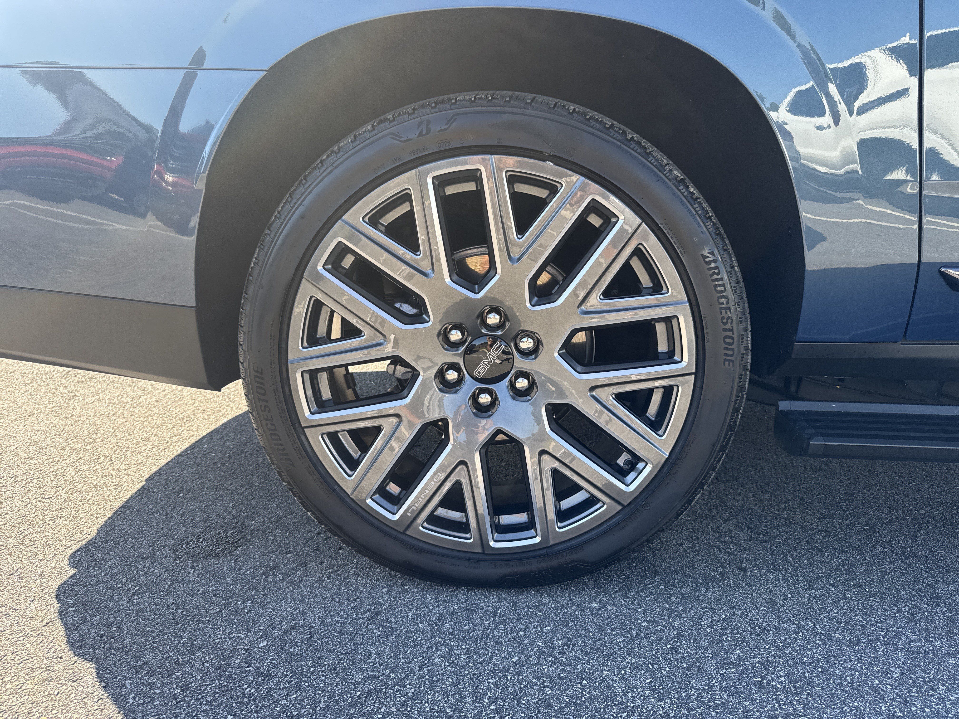 Certified 2026 GMC Yukon XL Denali Ultimate w/ LPO, Floor Liner Package AWD/4WD image 19