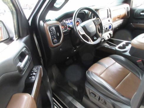Used 2019 Chevrolet Silverado 1500 High Country w/ Technology Package AWD/4WD image 15