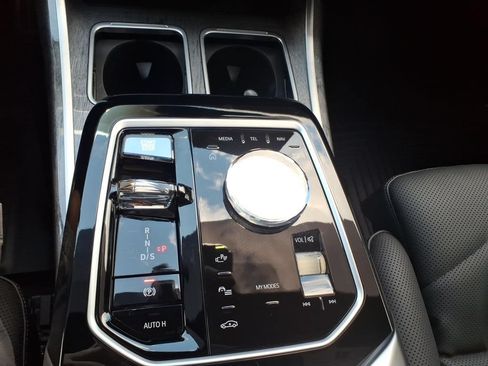 Used 2023 BMW 740i RWD image 24