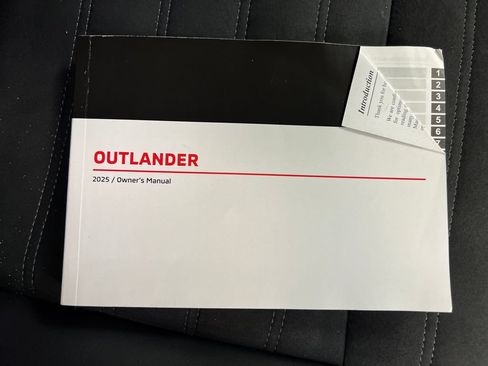Used 2025 Mitsubishi Outlander SE FWD image 35