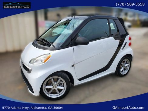 Used 2015 smart fortwo passion RWD image 1
