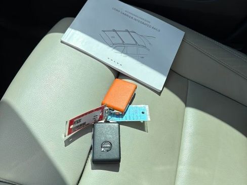 Used 2023 Volvo XC40 B5 Plus w/ Protection Package Premier image 5