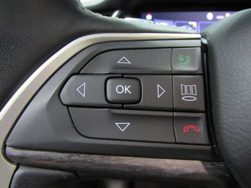 Used 2021 Jeep Grand Cherokee L Limited AWD/4WD image 27