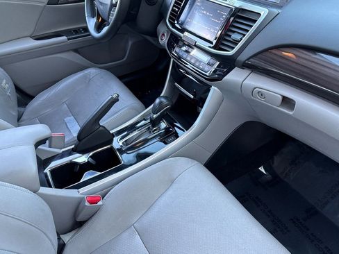Certified 2017 Honda Accord Touring image 31