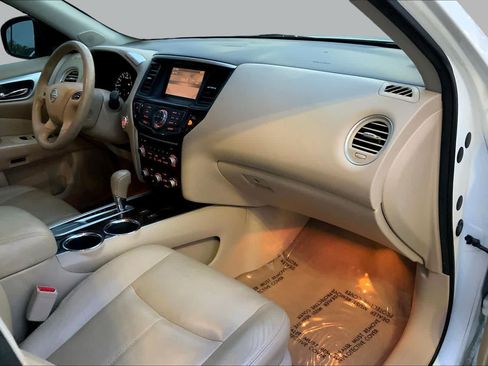 Used 2014 Nissan Pathfinder SL w/ SL Premium Package FWD image 18