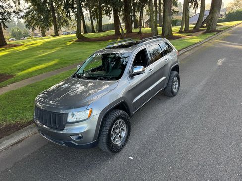 Used 2011 Jeep Grand Cherokee Limited w/ Luxury Group II image 9