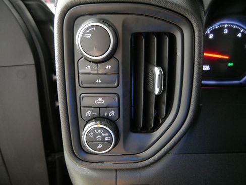 Certified 2022 Chevrolet Silverado 2500 Custom w/ Custom Value Package AWD/4WD image 26