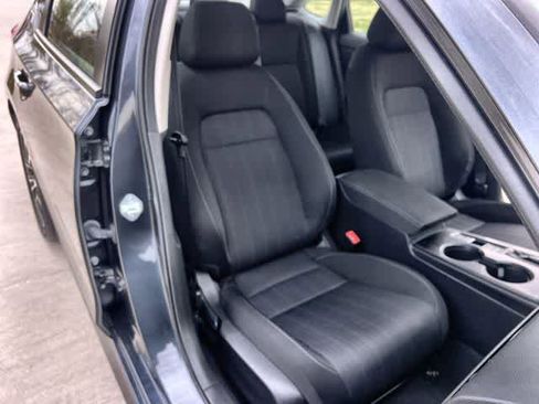 Certified 2022 Honda Civic EX image 12