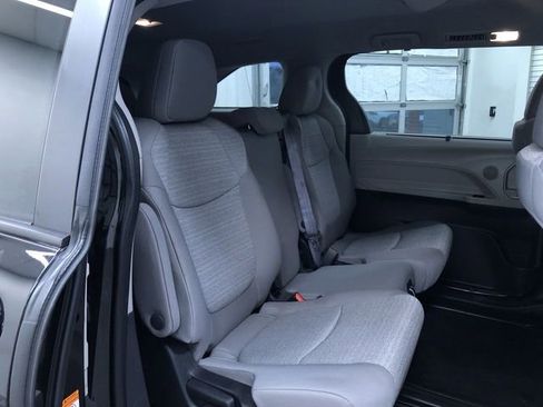 Certified 2022 Toyota Sienna LE image 21