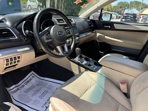 Used 2017 Subaru Outback 2.5i Premium image 11