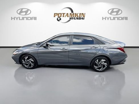 Certified 2025 Hyundai Elantra Sport image 8