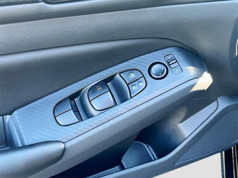 Used 2025 Nissan Altima 2.5 S image 13