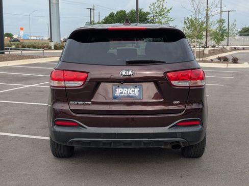 Used 2016 Kia Sorento LX image 4