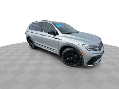 Used 2022 Volkswagen Tiguan SE R-Line image 2