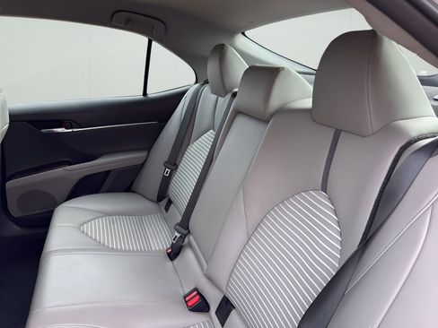 Used 2022 Toyota Camry SE FWD image 8