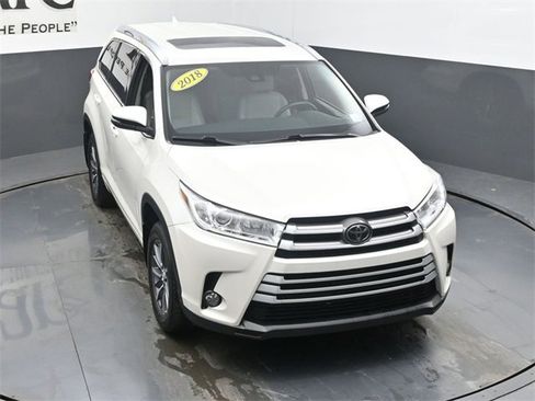 Used 2018 Toyota Highlander XLE image 46