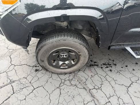 Used 2022 Toyota Tacoma SR AWD/4WD image 9