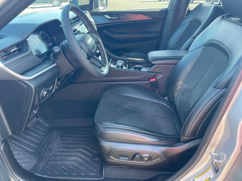 Used 2025 Jeep Grand Cherokee L Altitude RWD image 10
