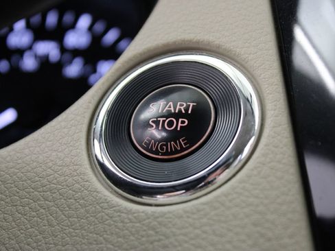 Used 2016 Nissan Rogue SV FWD image 12