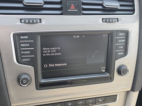 Used 2016 Volkswagen Golf SE image 12