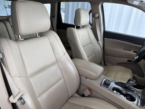 Used 2020 Jeep Grand Cherokee Limited w/ Luxury Group II image 14