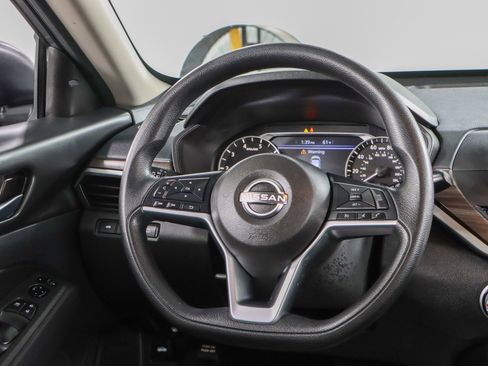 Used 2024 Nissan Altima 2.5 SV image 12