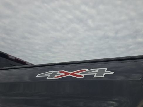Used 2022 Chevrolet Silverado 1500 LTZ w/ LTZ Convenience Package II AWD/4WD image 9