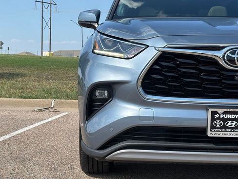 Used 2022 Toyota Highlander Platinum AWD/4WD image 4
