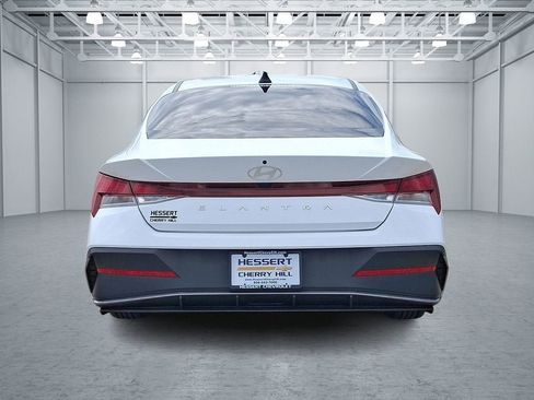 Used 2024 Hyundai Elantra SEL FWD image 6