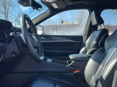 Used 2022 Jeep Grand Cherokee L Overland w/ Luxury Tech Group IV image 11