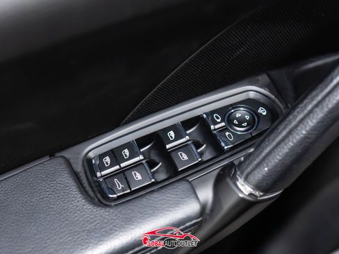 Used 2017 Porsche Cayenne Platinum Edition w/ Premium Package (PJV) image 40